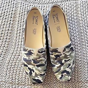 TOMS camo pattern shoes